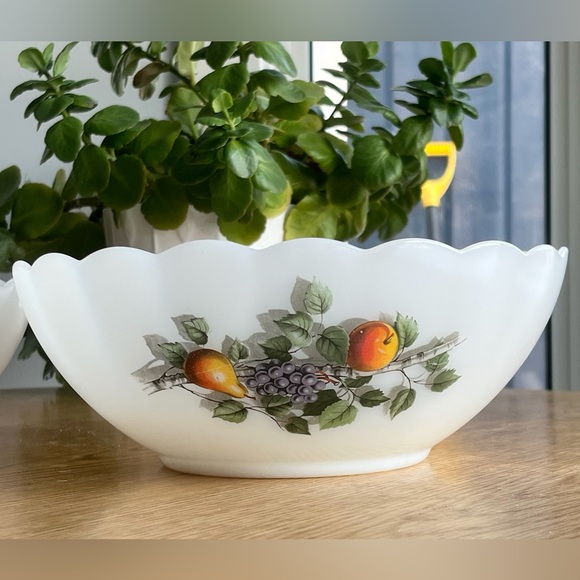 Vintage Arcopal France Nesting Bowls Set of Two White Milk Glass Scalloped Edge - Picture 5 of 15